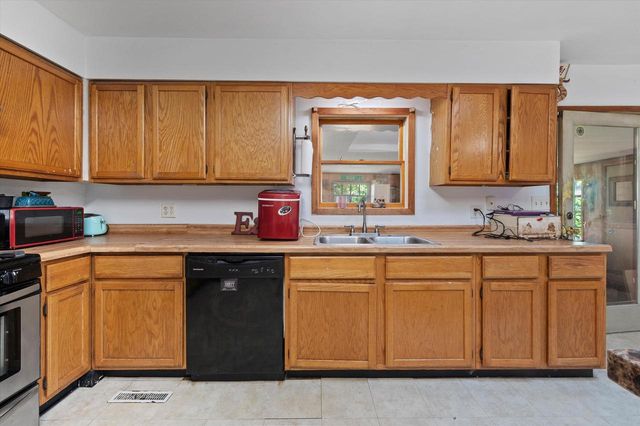N6294 County Road DD, Burlington, WI 53105