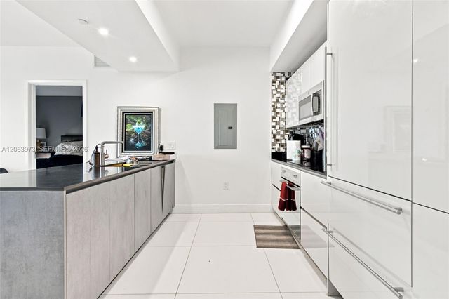 1010 Brickell Avenue 2403, Miami, FL 33131