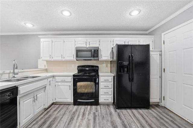 212 E Hansen Court, Independence, MO 64055