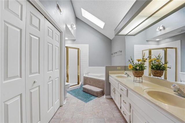 212 E Hansen Court, Independence, MO 64055