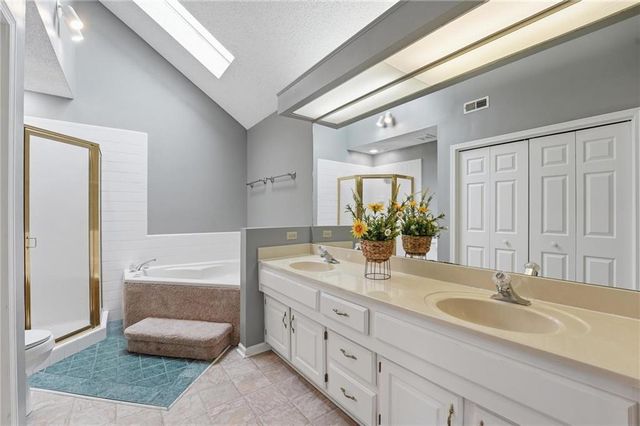 212 E Hansen Court, Independence, MO 64055