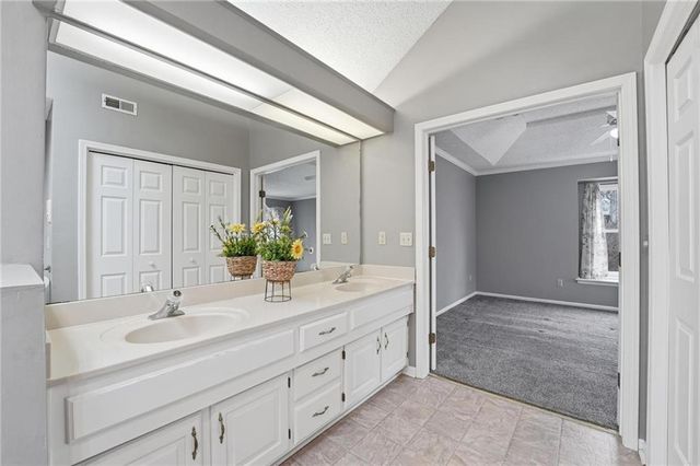 212 E Hansen Court, Independence, MO 64055