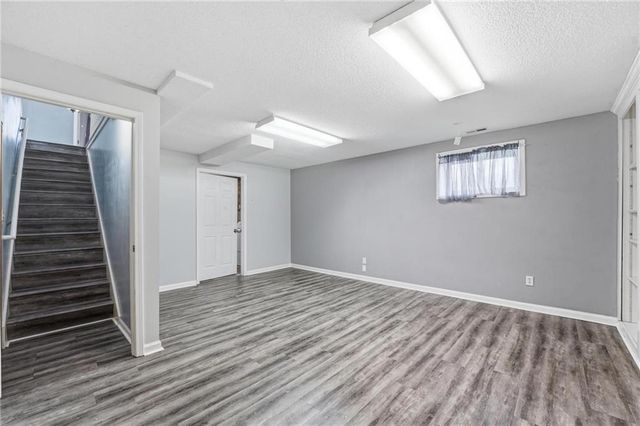 212 E Hansen Court, Independence, MO 64055