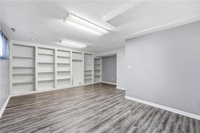 212 E Hansen Court, Independence, MO 64055