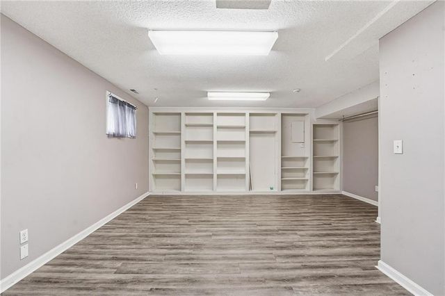 212 E Hansen Court, Independence, MO 64055