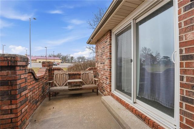 212 E Hansen Court, Independence, MO 64055