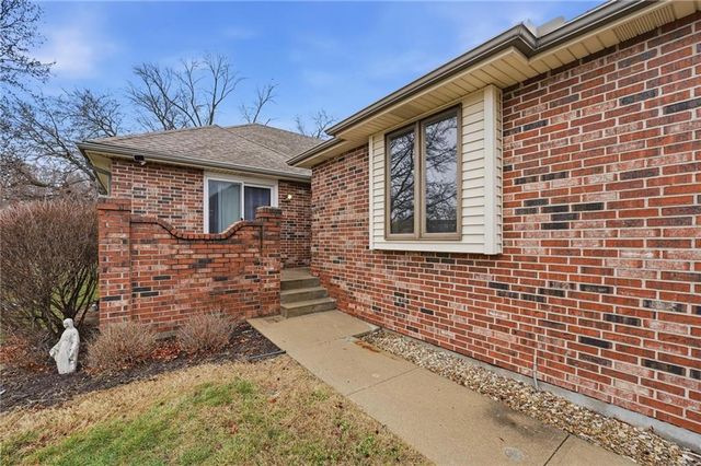 212 E Hansen Court, Independence, MO 64055