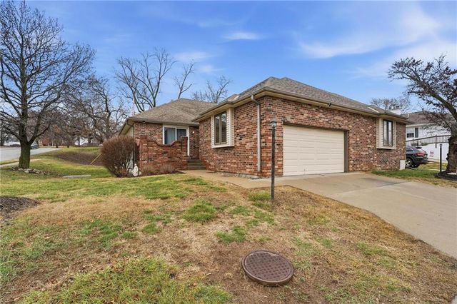 212 E Hansen Court, Independence, MO 64055