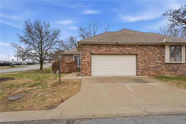 212 E Hansen Court, Independence, MO 64055