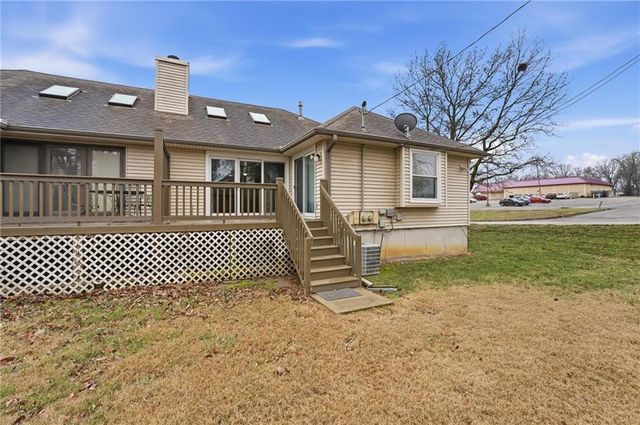 212 E Hansen Court, Independence, MO 64055