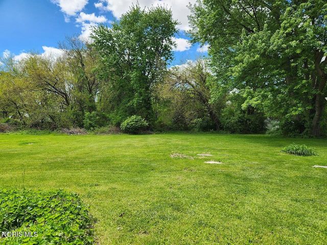 2048 S Berkey Southern Road, Swanton, OH 43558