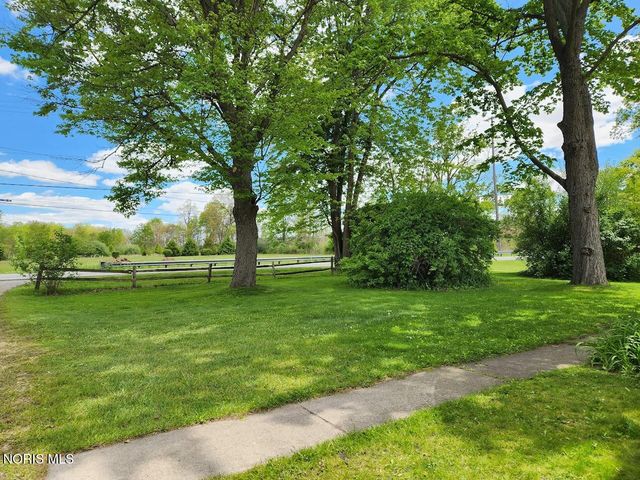 2048 S Berkey Southern Road, Swanton, OH 43558