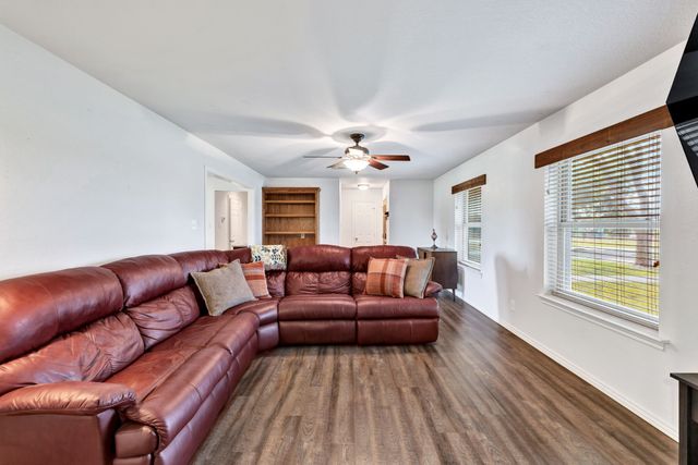 711 Apple Lane, Midlothian, TX 76065