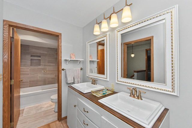 W178N9710 Riversbend CIRCLE W, Germantown, WI 53022