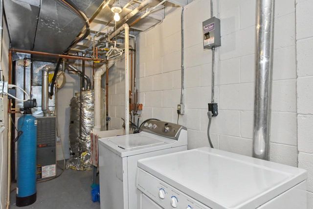 W178N9710 Riversbend CIRCLE W, Germantown, WI 53022