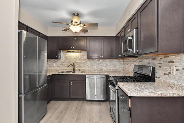 W178N9710 Riversbend CIRCLE W, Germantown, WI 53022