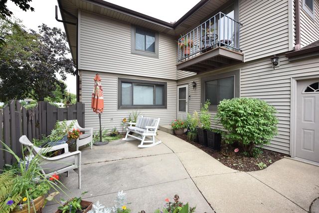 W178N9710 Riversbend CIRCLE W, Germantown, WI 53022
