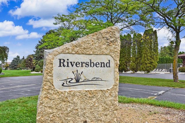 W178N9710 Riversbend CIRCLE W, Germantown, WI 53022