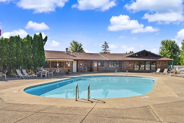 W178N9710 Riversbend CIRCLE W, Germantown, WI 53022
