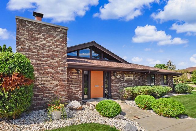 W178N9710 Riversbend CIRCLE W, Germantown, WI 53022