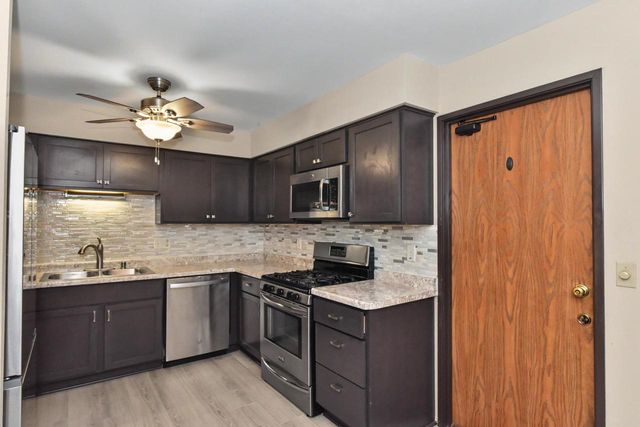 W178N9710 Riversbend CIRCLE W, Germantown, WI 53022