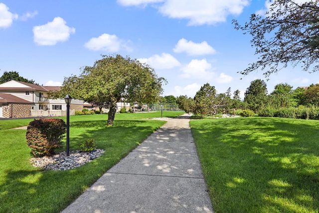 W178N9710 Riversbend CIRCLE W, Germantown, WI 53022