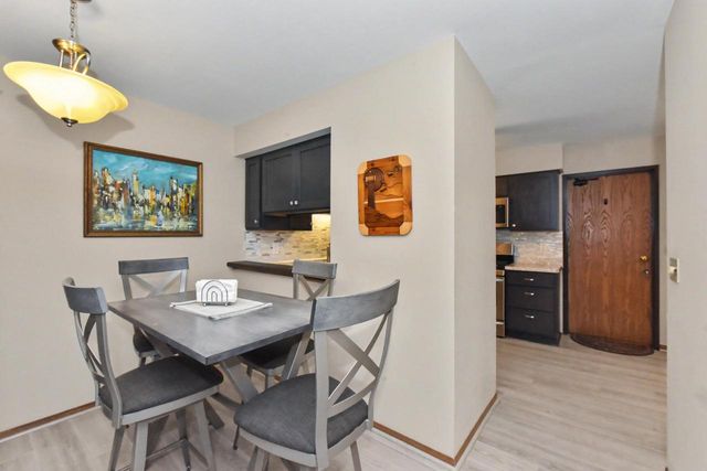 W178N9710 Riversbend CIRCLE W, Germantown, WI 53022