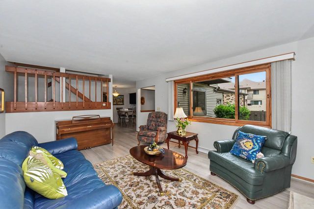 W178N9710 Riversbend CIRCLE W, Germantown, WI 53022
