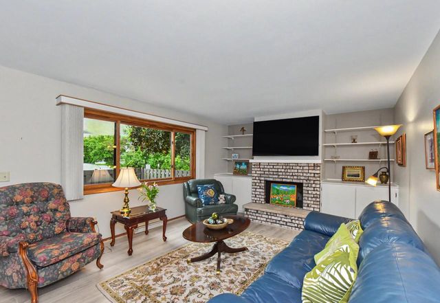 W178N9710 Riversbend CIRCLE W, Germantown, WI 53022