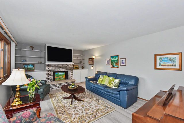 W178N9710 Riversbend CIRCLE W, Germantown, WI 53022