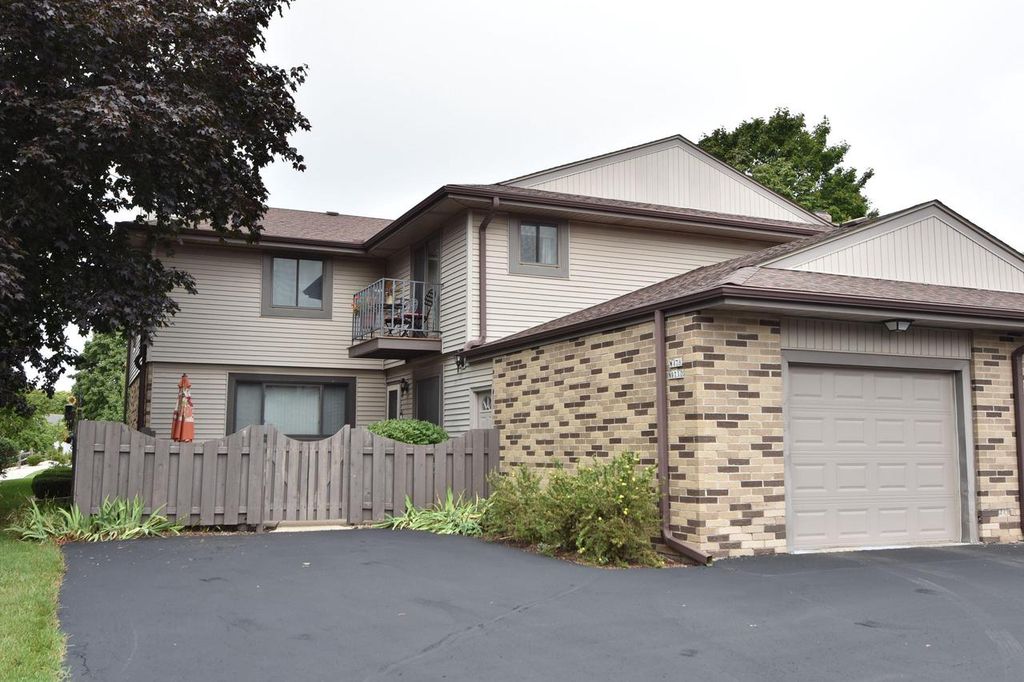 W178N9710 Riversbend CIRCLE W, Germantown, WI 53022