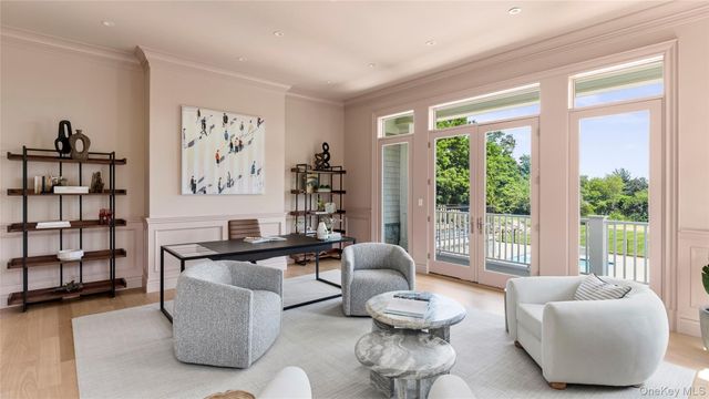 4 Shepherds Lane, Sands Point, NY 11050