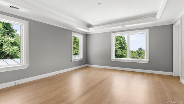 4 Shepherds Lane, Sands Point, NY 11050