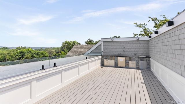 4 Shepherds Lane, Sands Point, NY 11050