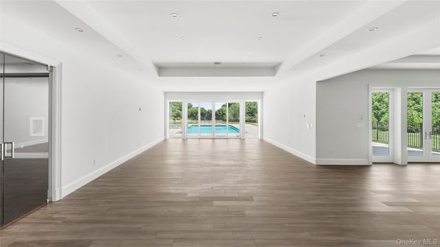 4 Shepherds Lane, Sands Point, NY 11050