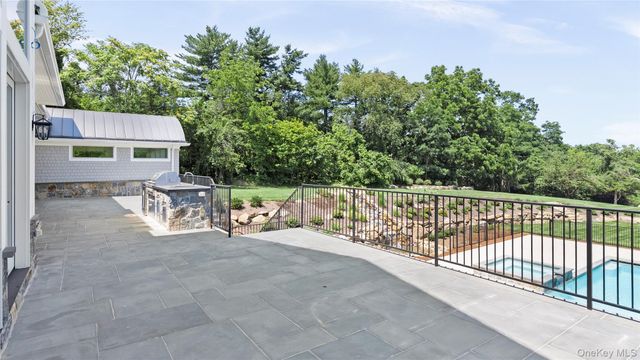 4 Shepherds Lane, Sands Point, NY 11050