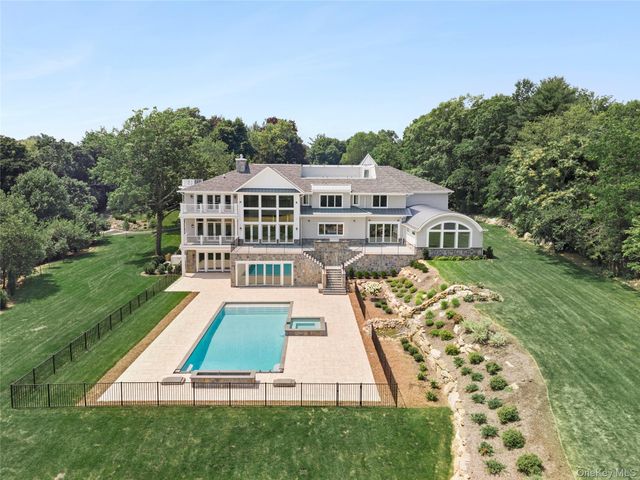 4 Shepherds Lane, Sands Point, NY 11050