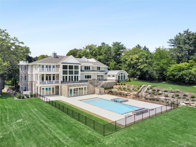 4 Shepherds Lane, Sands Point, NY 11050