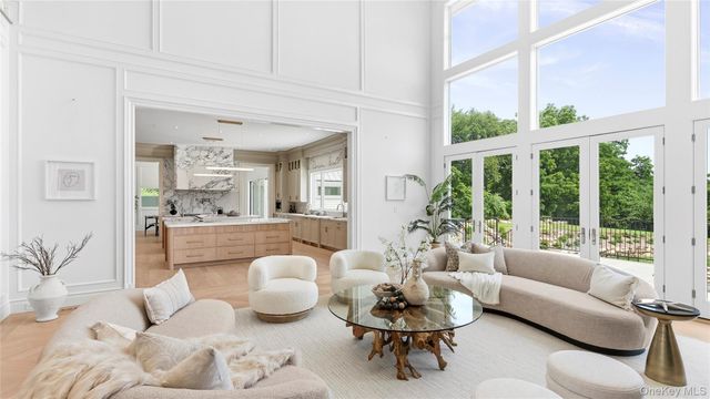 4 Shepherds Lane, Sands Point, NY 11050