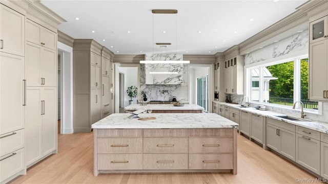 4 Shepherds Lane, Sands Point, NY 11050