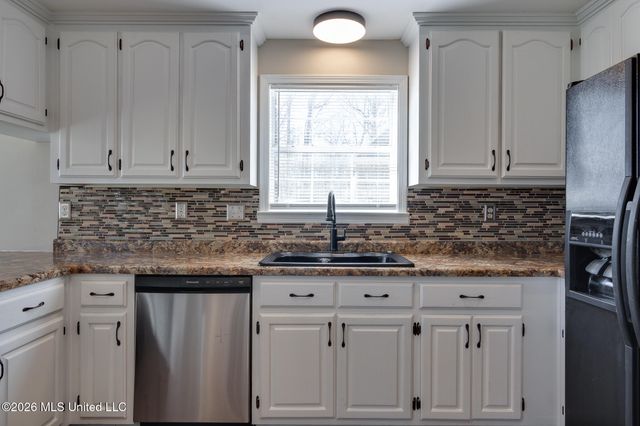 440 Blue Lake Drive, Lake Cormorant, MS 38641