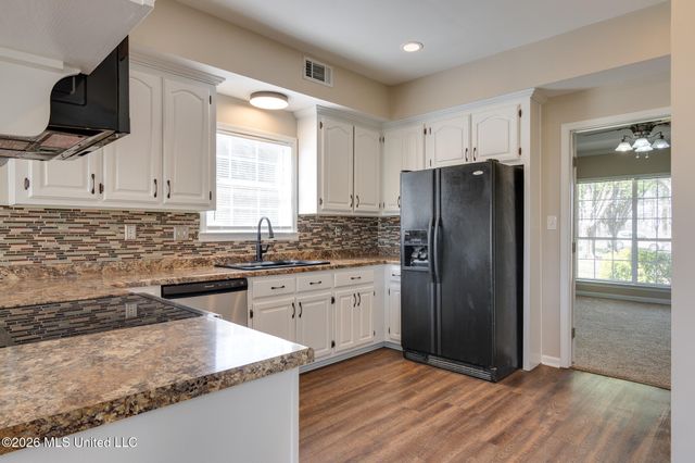 440 Blue Lake Drive, Lake Cormorant, MS 38641