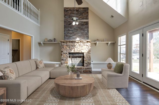 440 Blue Lake Drive, Lake Cormorant, MS 38641