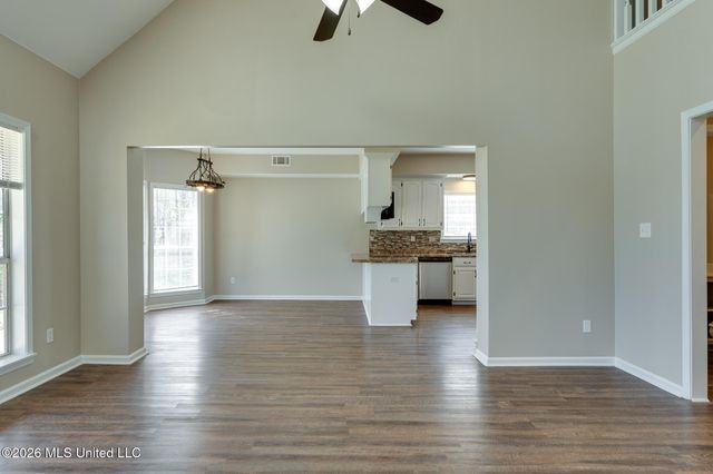 440 Blue Lake Drive, Lake Cormorant, MS 38641