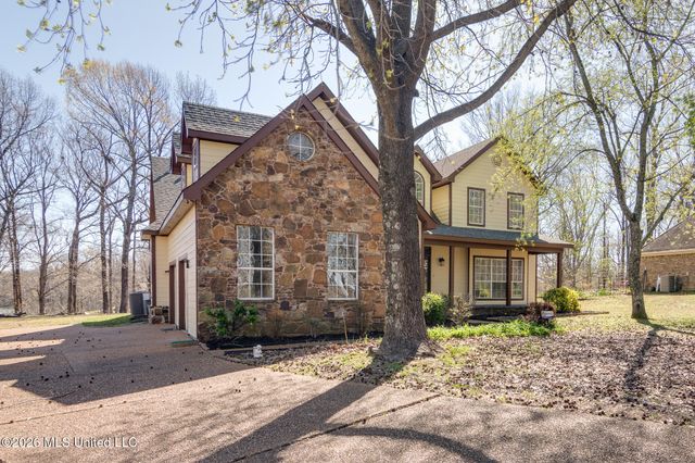 440 Blue Lake Drive, Lake Cormorant, MS 38641