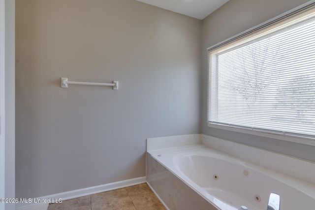 440 Blue Lake Drive, Lake Cormorant, MS 38641