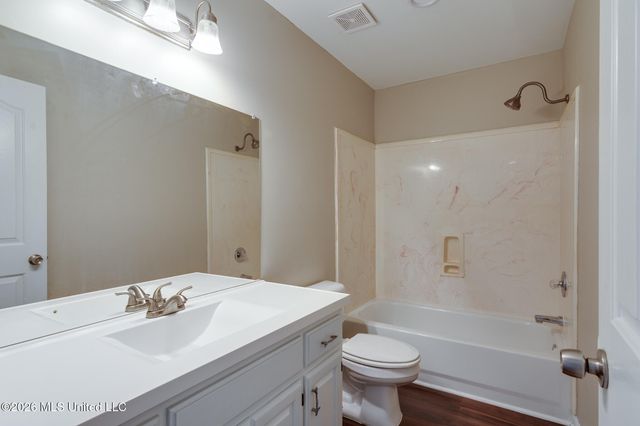 440 Blue Lake Drive, Lake Cormorant, MS 38641