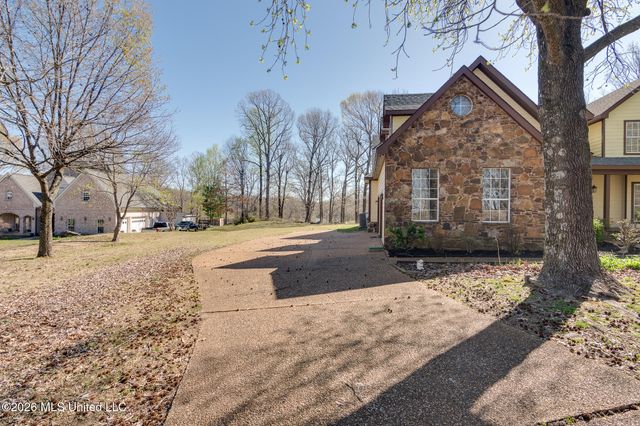 440 Blue Lake Drive, Lake Cormorant, MS 38641