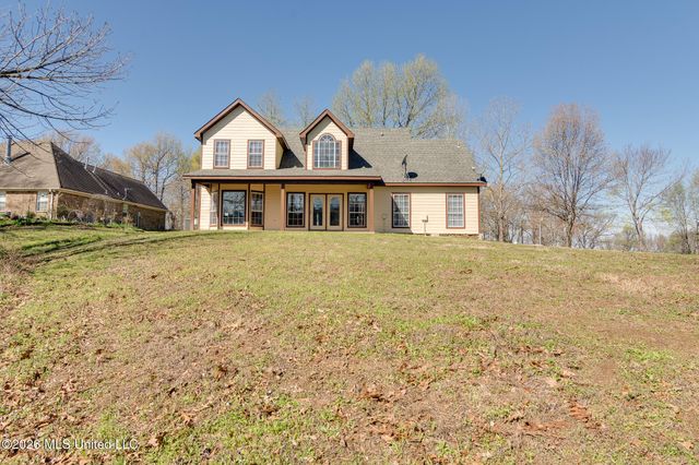 440 Blue Lake Drive, Lake Cormorant, MS 38641