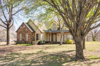 440 Blue Lake Drive, Lake Cormorant, MS 38641